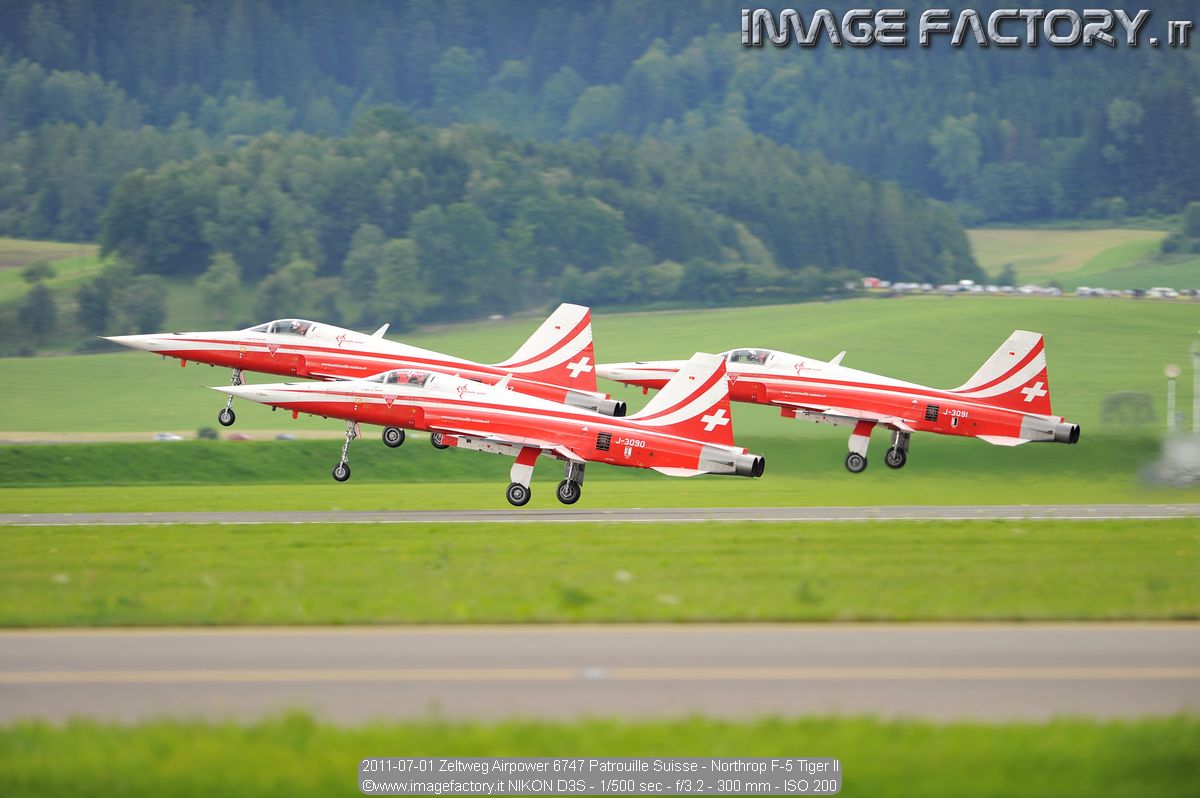 2011-07-01 Zeltweg Airpower 6747 Patrouille Suisse - Northrop F-5 Tiger II